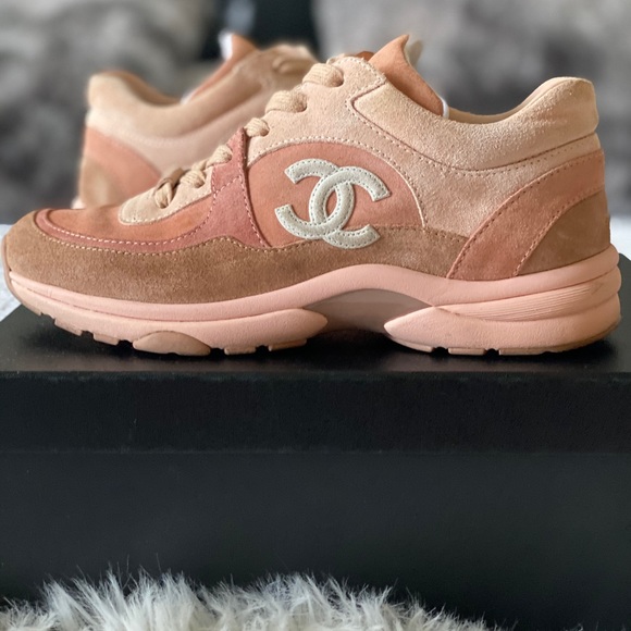 Chanel - Picture 3 of 8